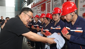 省总工会副主席杜长江到亚洲必赢钒钛慰问调研