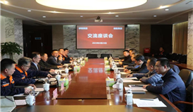 攀钢集团党委书记、、、董事长李镇一行到亚洲必赢钒钛旅行交流